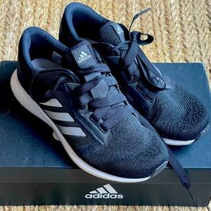 adidas edge lux 4 women’s sneakers Black 8 1/2 gently used with box